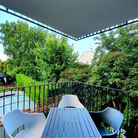 Near Lake Fully Furnished Beautiful Apartment Bécs Kültér fotó