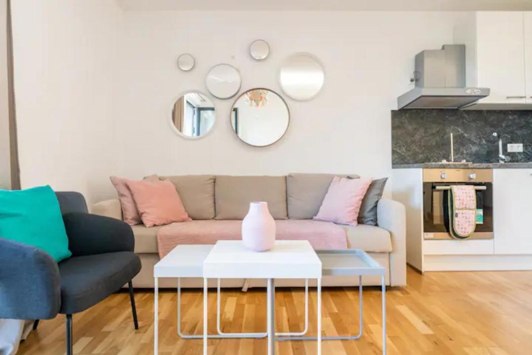 Near Lake Fully Furnished Beautiful Apartment Bécs Kültér fotó