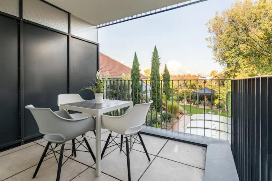 Near Lake Fully Furnished Beautiful Apartment Bécs Kültér fotó
