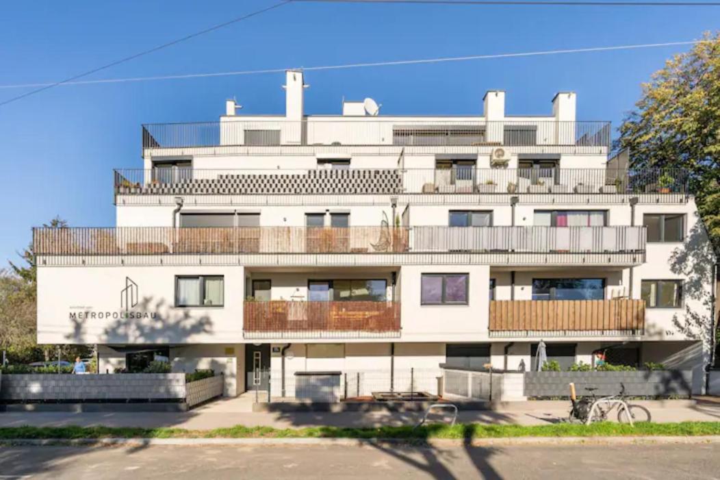 Near Lake Fully Furnished Beautiful Apartment Bécs Kültér fotó